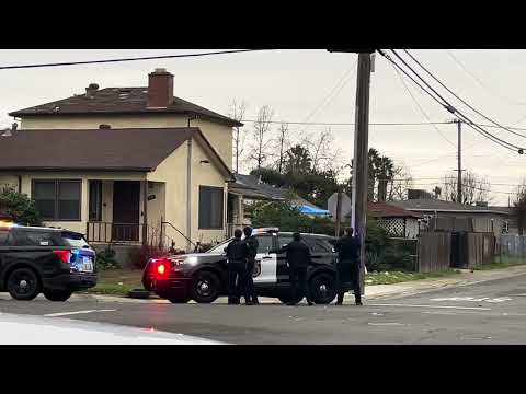 Police Surrounding Kidnapping Suspect&rsquo;s House