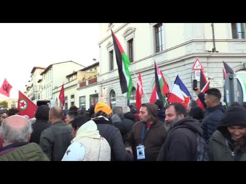 &quot;Firenze &egrave; solo antifascista&quot;, il coro dei manifestanti contro Salvini e i suoi alleati Ue