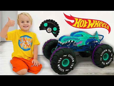 Vlad and Chris learn to share toys playing with Hot Wheels RC Monster Trucks