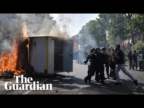 France: police clash with protesters demanding pension reform reversal