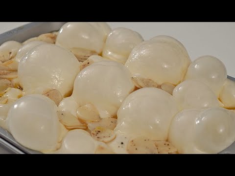 Ultra Bubbly Garlic Focaccia Bread (Easy, Without kneading | Homemade Italian Bread Recipe)
