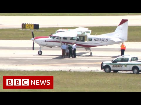 Passenger lands Florida plane after pilot falls ill - BBC News