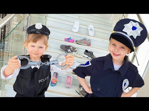 Children's Police Margot and Nastya help Mom