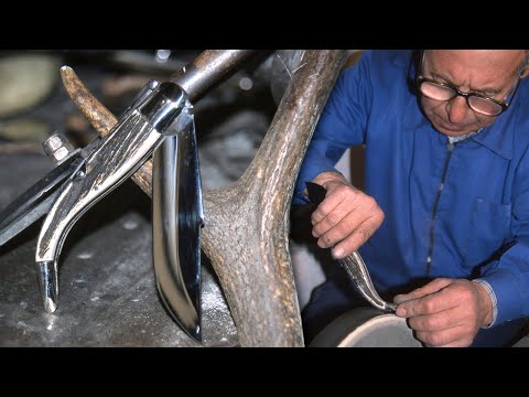 Deer and bull antler knives. Handcrafted elaboration of the mango with the horns | Documentary film