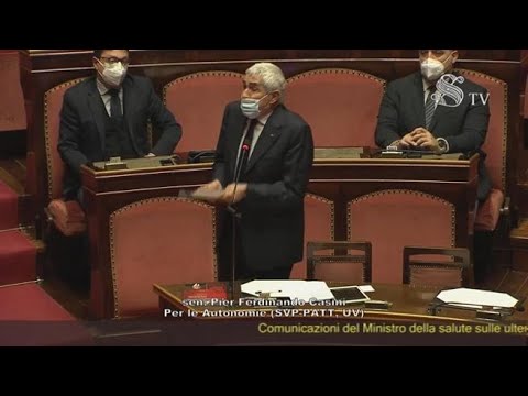 Il Senato chiude l'audio a Casini mentre sta parlando e lui non la prende bene