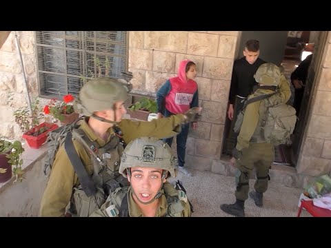 Israeli soldiers detain Palestinian teen who swore at settlers attacking his Hebron home on weekend