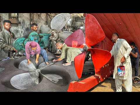 A strange method of making a 4-bladed ship's propeller