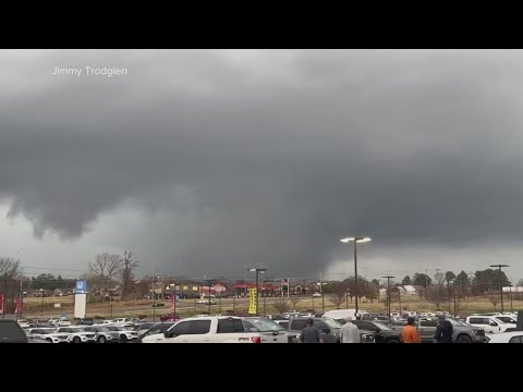 6 dead, nearly 2 dozen injured after severe storms tear through central Tennessee