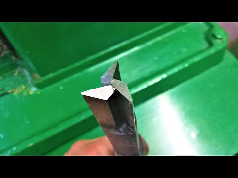 Drill bit for drilling a square hole