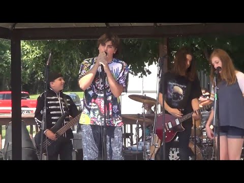 Mama (My Chemical Romance) performed by School of Rock Major Minors