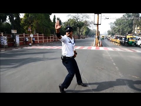 India's 'moonwalking' traffic cop turns heads