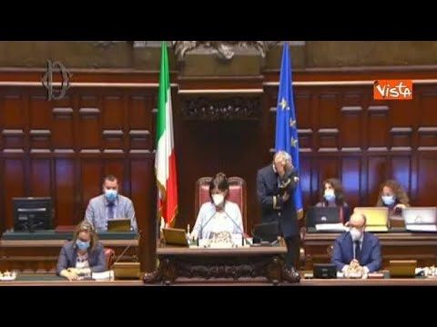 Il discorso di Sgarbi e gli insulti per cui &amp;egrave; stato espulso dall&amp;rsquo;aula