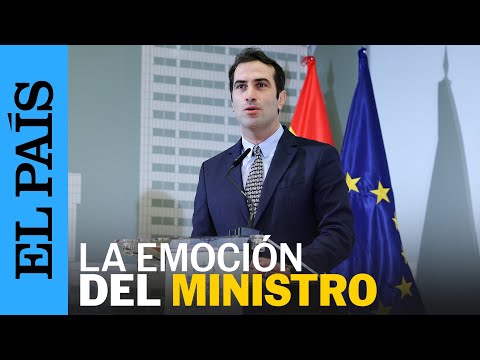 ESPA&Ntilde;A | El nuevo ministro de Econom&iacute;a se emociona al recordar a su familia | EL PA&Iacute;S