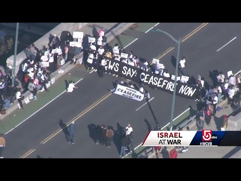 Mass. Jewish group calling Gaza ceasefire blocks bridge traffic