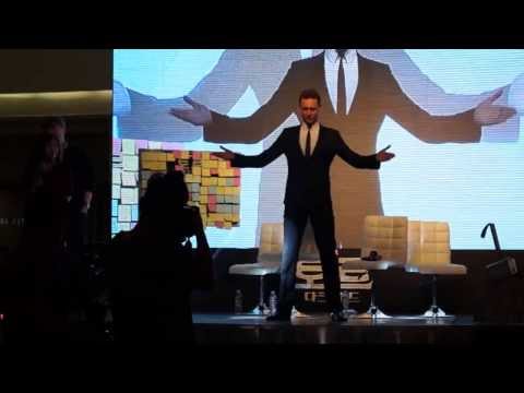 TOM HIDDLESTON DANCING IN KOREA