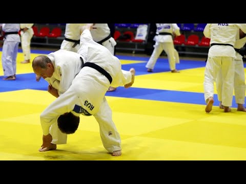 Putin wirft alle Gegner beim Judo auf die Matte