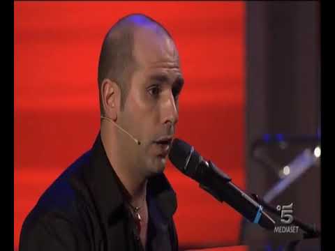 Checco Zalone Show imita Eros Ramazzotti e Vasco