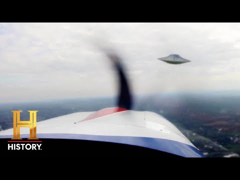 Ancient Aliens: UFO Witnesses THREATENED By Men in Black (Season 2)