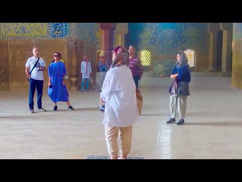 Iranian woman singing in mosque 🕌 صدای زیبا در مسجد شاه اصفهان