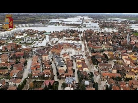 Alluvione nel modenese, le impressionanti immagini aeree: strade, campi e interi quartieri...