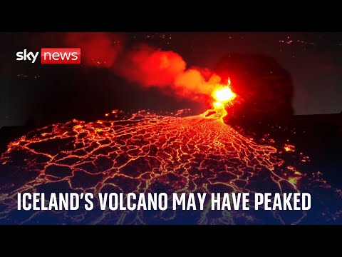 Volcano produces stunning lava flows