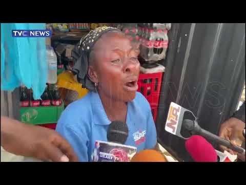 Woman at Governor Akeredolu&rsquo;s Residence Mourns His Death, Recalls His Benevolence