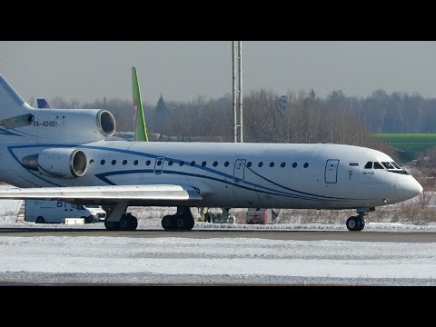 Yak-42D Izhavia in Domodedovo.