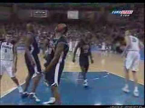 Vince Carter Dunk over Weis (best copy)