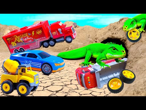 Fantastic RC Construction Site RC Excavators Dump Trucks: Dump truck rescued from monster |Car Story