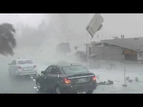 Storm of the end of the world hits Italy !⚠️ Terrible hail destroys cars in Torino