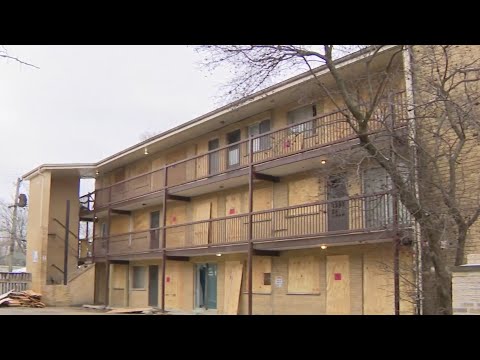 Tenants living in boarded up Harvey apartment building say they were not warned