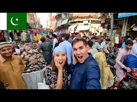 The CHEAPEST bazar in the World ? AnarKali Bazaar Lahore Pakistan 🇵🇰