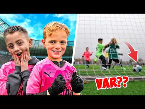 Kids Van Dutch Performante &amp;amp; Familie Lakap Scoren Erop Los En Vallen Keeper Tegenstander Aan.