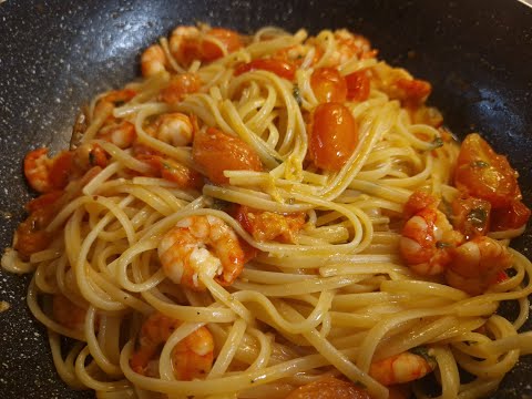 Linguine with Shrimp and Cherry Tomatoes - a Mediterranean dish ready in just 15 minutes!