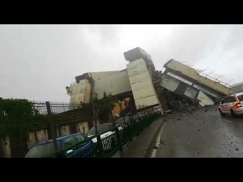 Crolla ponte a Genova: 22 morti, c'&egrave; anche un bimbo