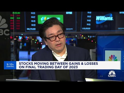 Markets have a 50% chance to see double-digit growth in 2024, says Fundstrat's Tom Lee