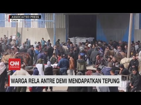 Warga Gaza Rela Antre Demi Mendapatkan Tepung