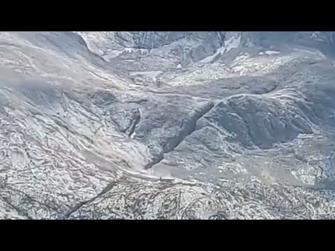 Marmolada, il crollo del serracco nelle riprese dall&rsquo;alto