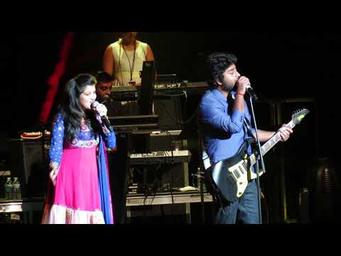 Arijit Singh singing Har Kisi Ko Live (Boss)