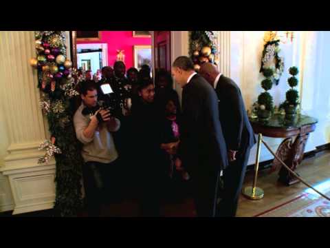 Steve Harvey &amp; President Obama Surprise White House Tour Group!