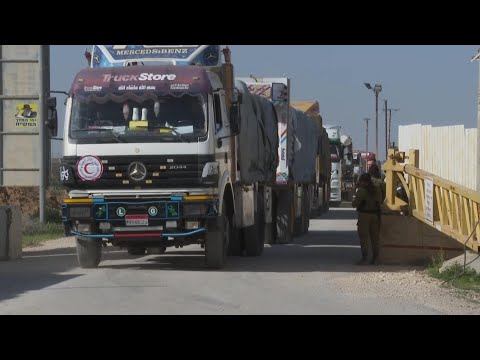 Trucks carrying humanitarian aid enter the Gaza Strip through the Israeli Kerem Shalom crossing