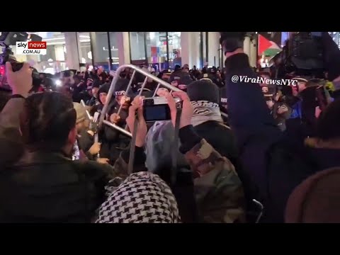 Violence erupts in NYC as pro-Palestine protesters clash with police near Rockefeller Center