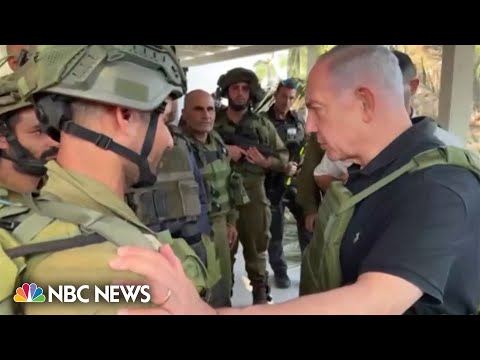 Netanyahu meets with Israeli soldiers near the Gaza border