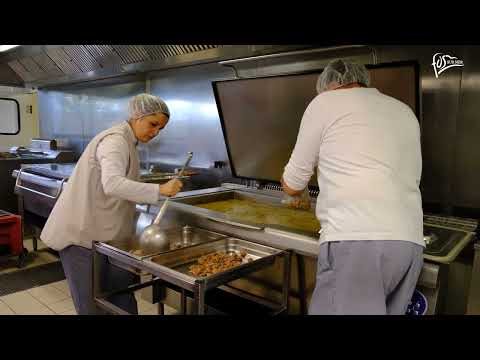 Les coulisses du repas de No&euml;l dans les cantines de Fos-sur-Mer