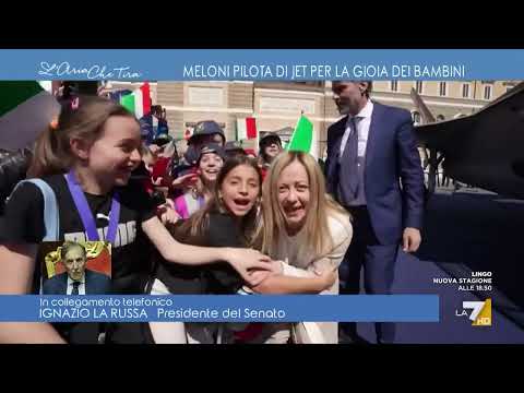 'Meloni pilota' osannata dai bambini, bagarre in studio e Ignazio La Russa interviene in ...