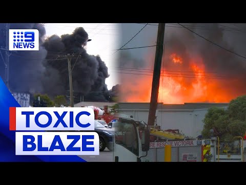 Factory fire sends black smoke across Melbourne | 9 News Australia