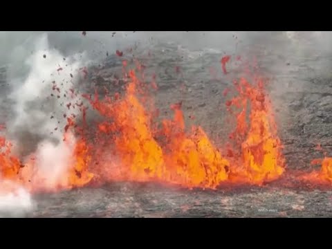 Le spettacolari immagini del vulcano che erutta a 40 km da Reykjavik, in Islanda