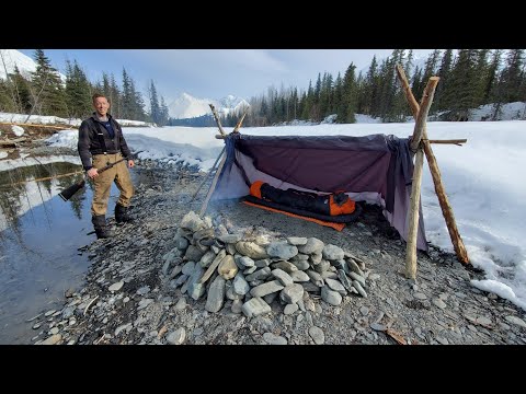 Making a Simple Survival Shelter CRAZY Warm! Winter Bushcraft Camping &amp; Cooking