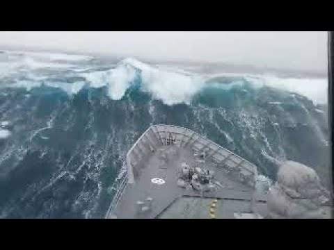 Ships in Storms | 10+ TERRIFYING MONSTER WAVES, Hurricanes &amp; Thunderstorms at Sea