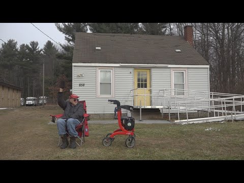 Norton Shores man who waves to cars gets holiday surprise